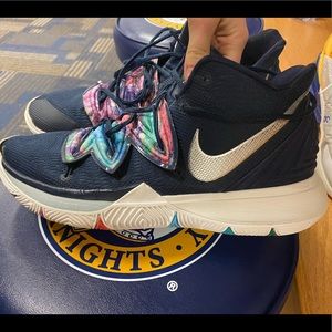 NIKE KYRIE 5 BASKETBALL SHOE GALAXY